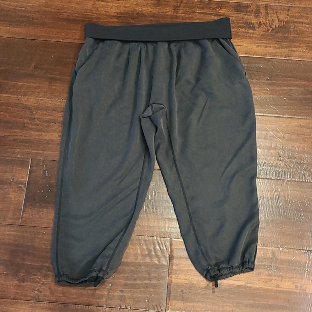 LULULEMON Om Crop Capri Pants Sze 12 Black SPRING